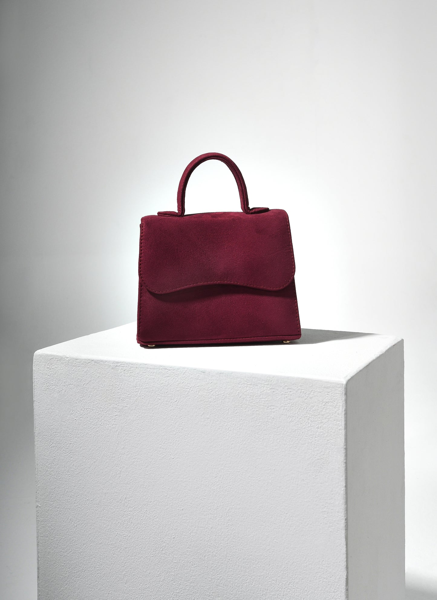 Burgundy Velvet Léa
